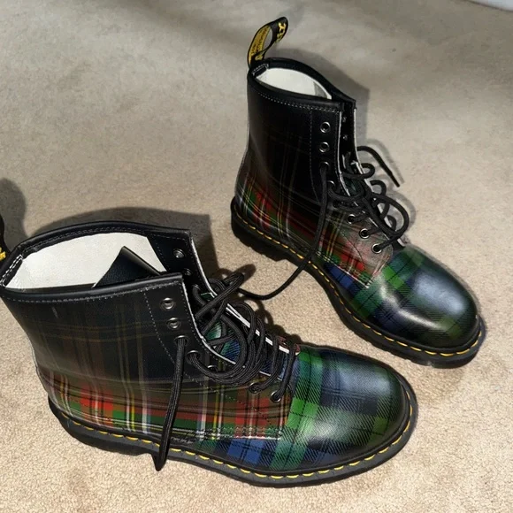 Dr. Martens plaid boots - Picture 2 of 4